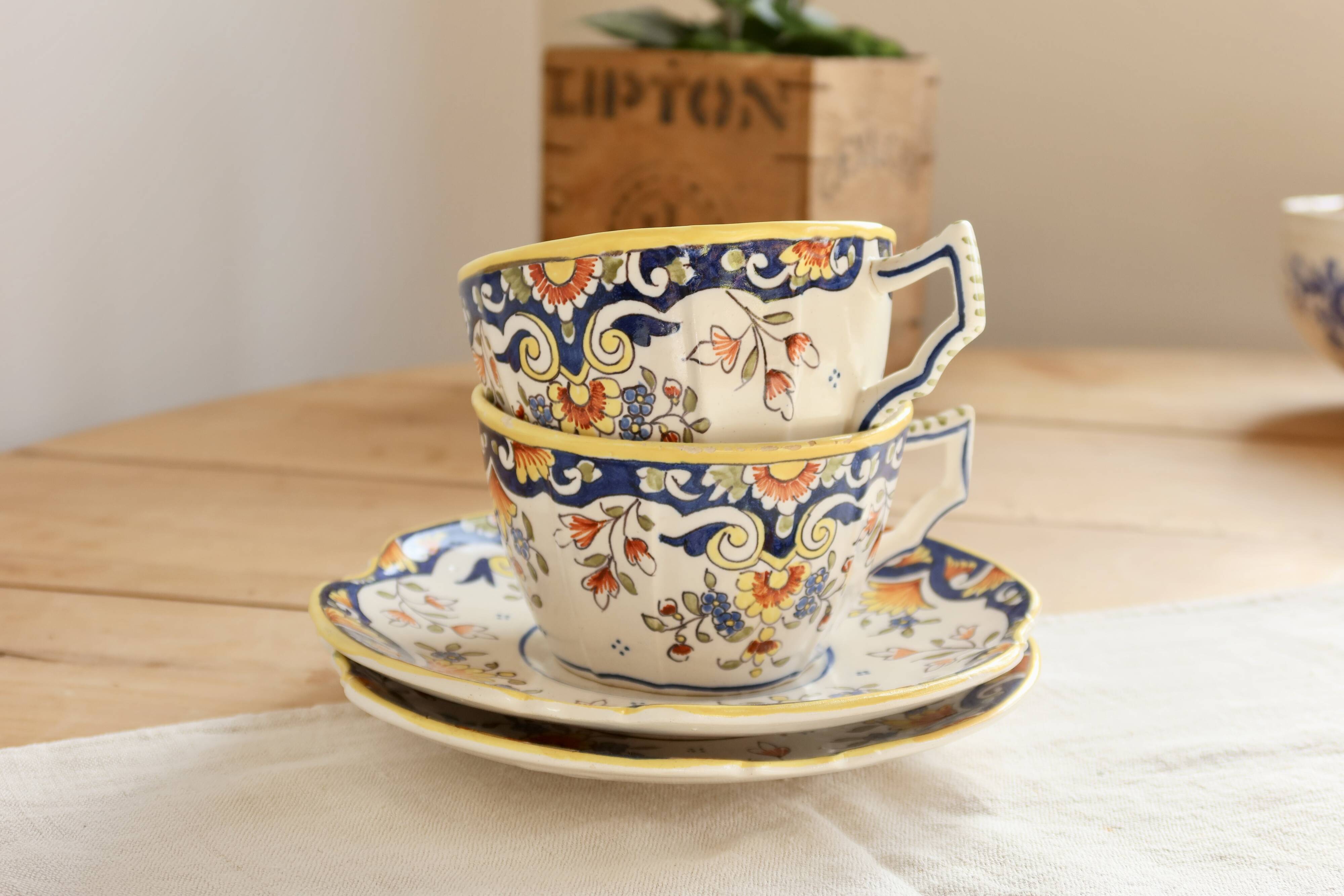 Antique polychrome faience chocolate cups with saucers – Flo decoration