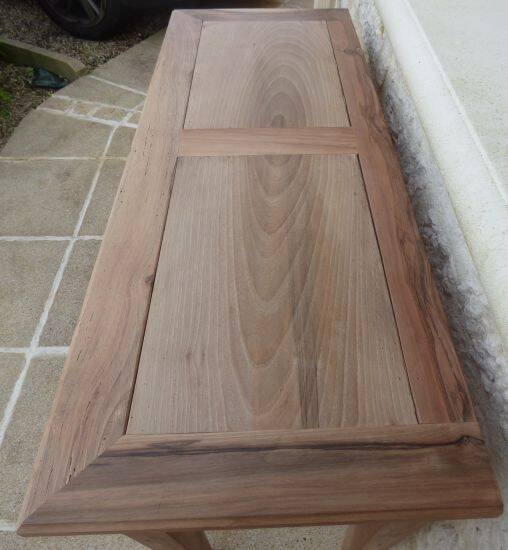 Console in solid walnut with a natural finish, featuring three drawers with a belt.