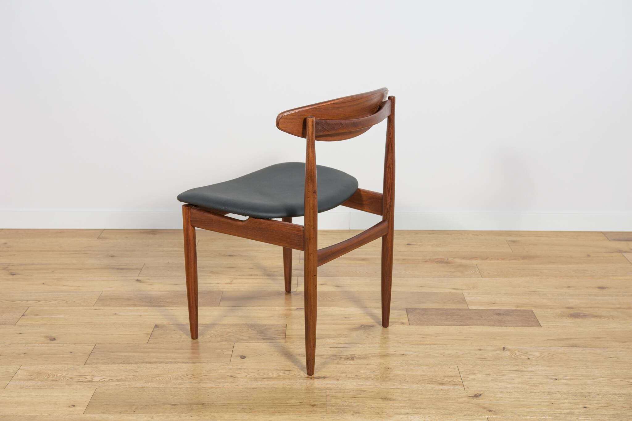 Chaises de salle à manger en teck des années 50 modèle 4507 par Ib Kofod Larsen pour G-Plan.