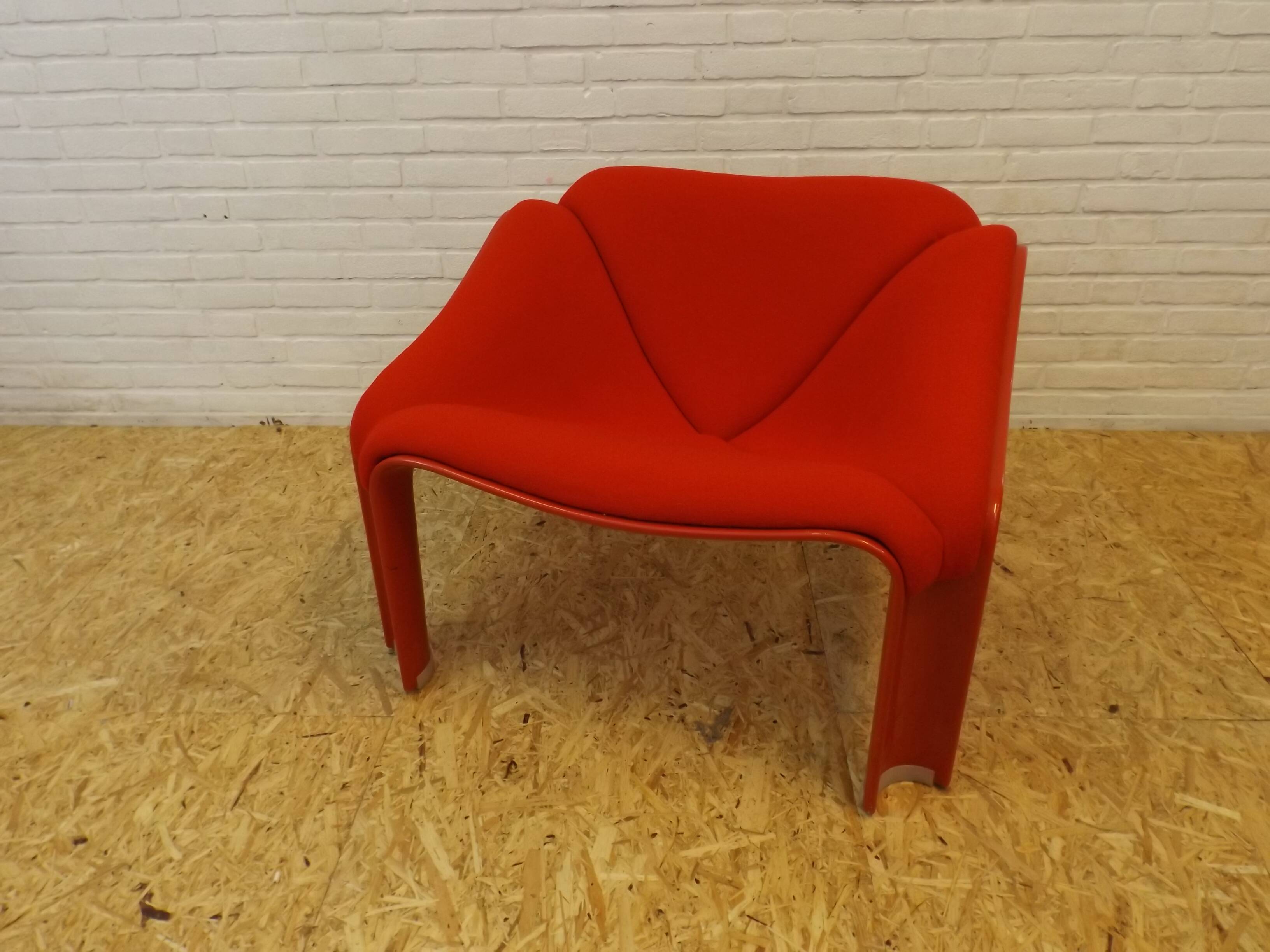Artifort F300 armchair
