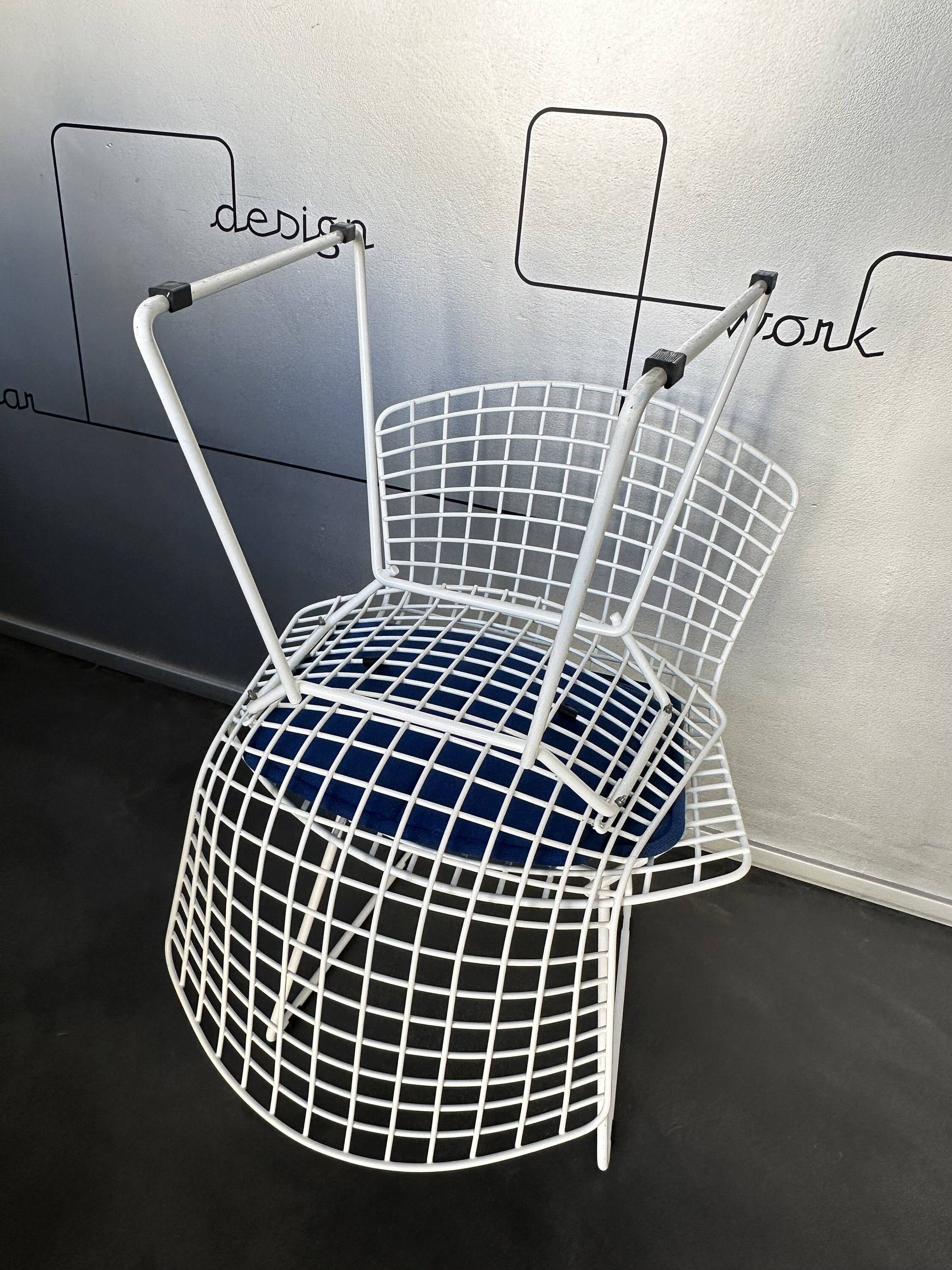 Pair of dining chairs 420 by Harry Bertoia for Knoll International, 1970s.