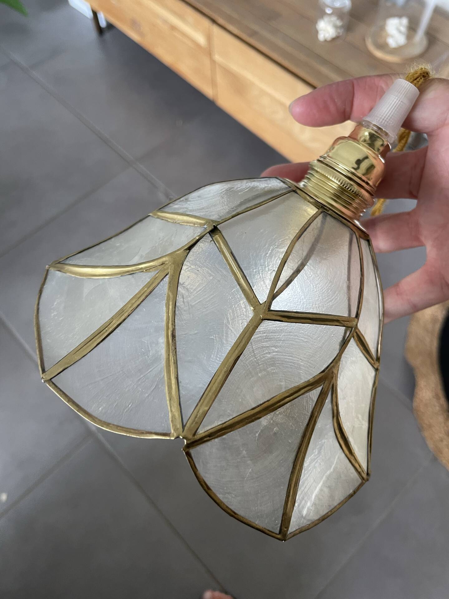Italian lampshade applique from the 1970s in mother-of-pearl and gilded brass.