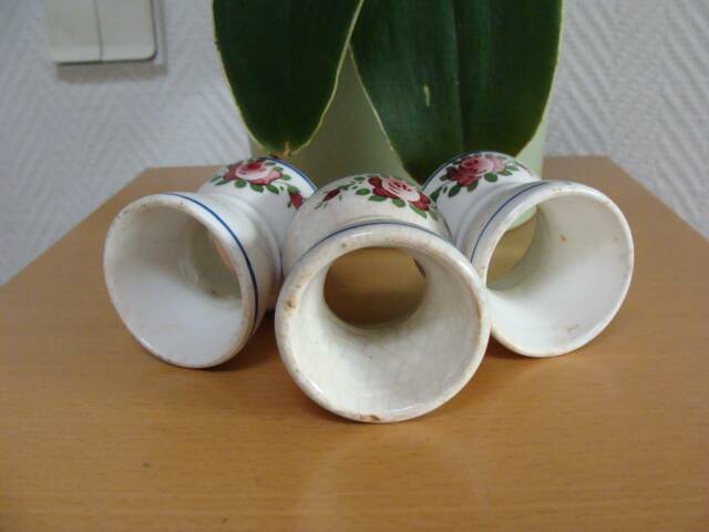 Antique diabolo egg cups