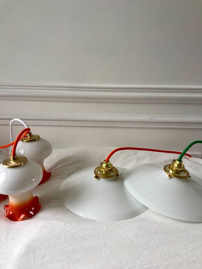 Pair of suspensions in smooth opaline colored thread early twentieth century