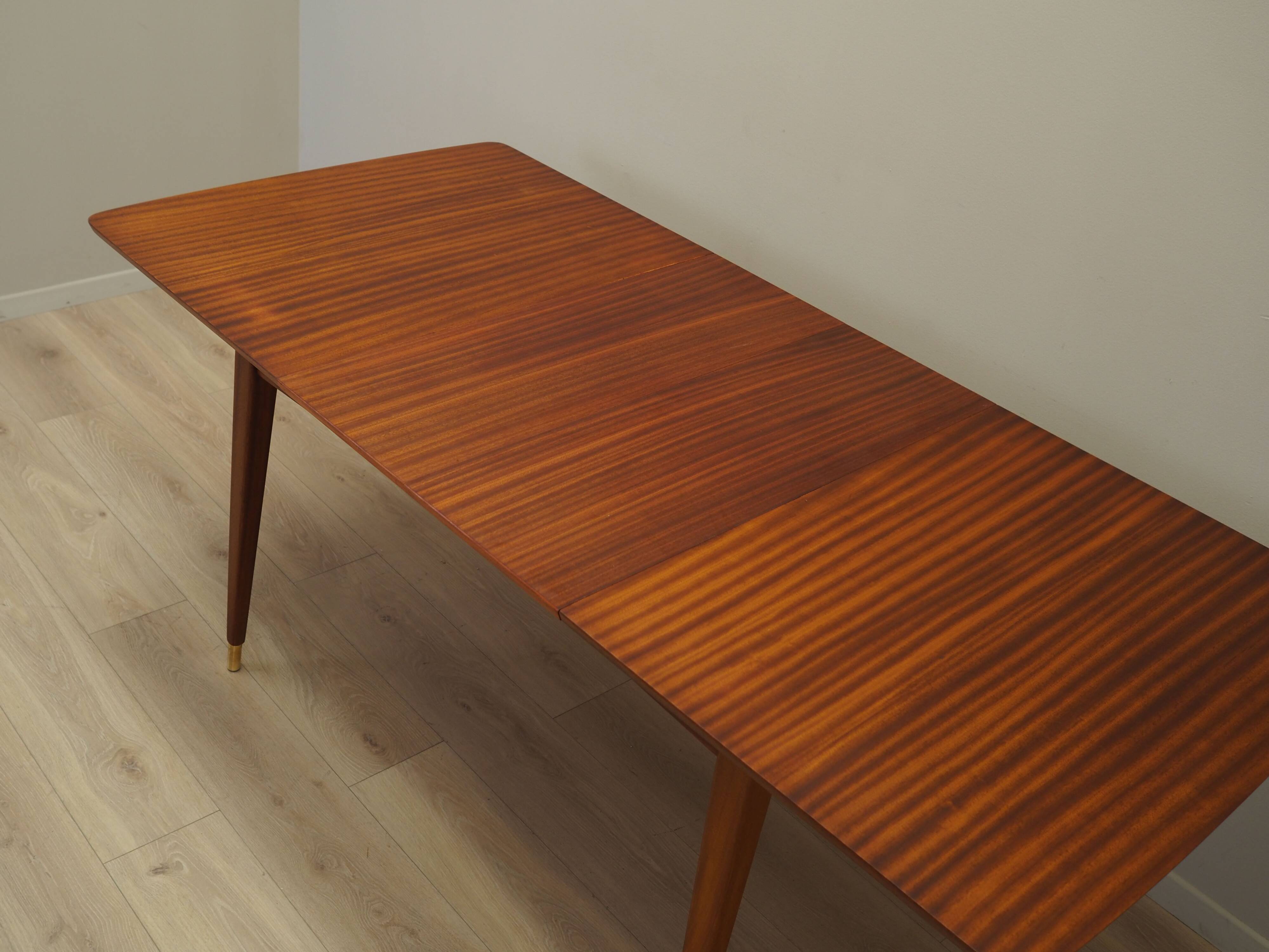 Table en acajou, design danois, années 1970, production : Danemark