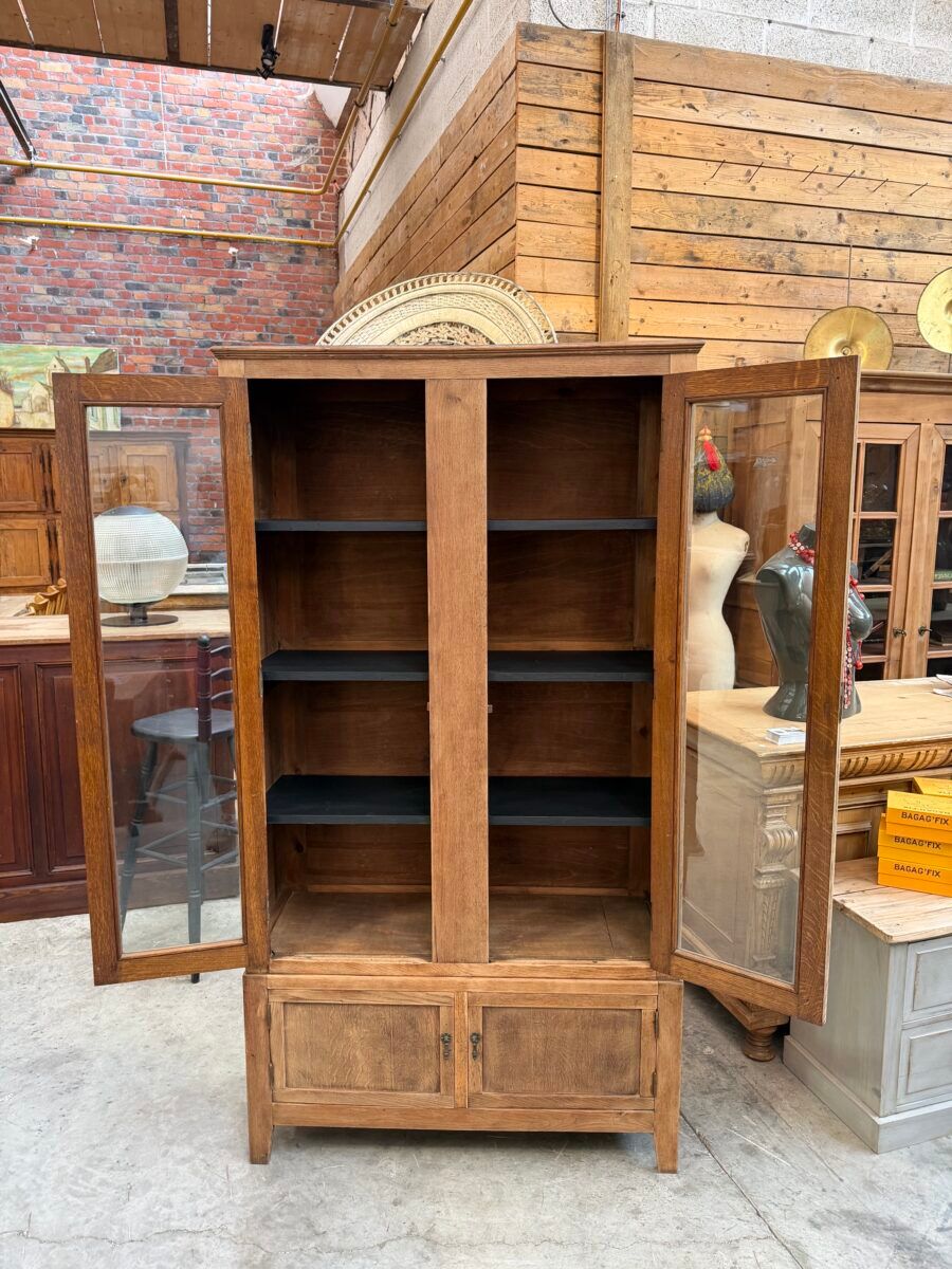 Vitrine en chêne début XXème