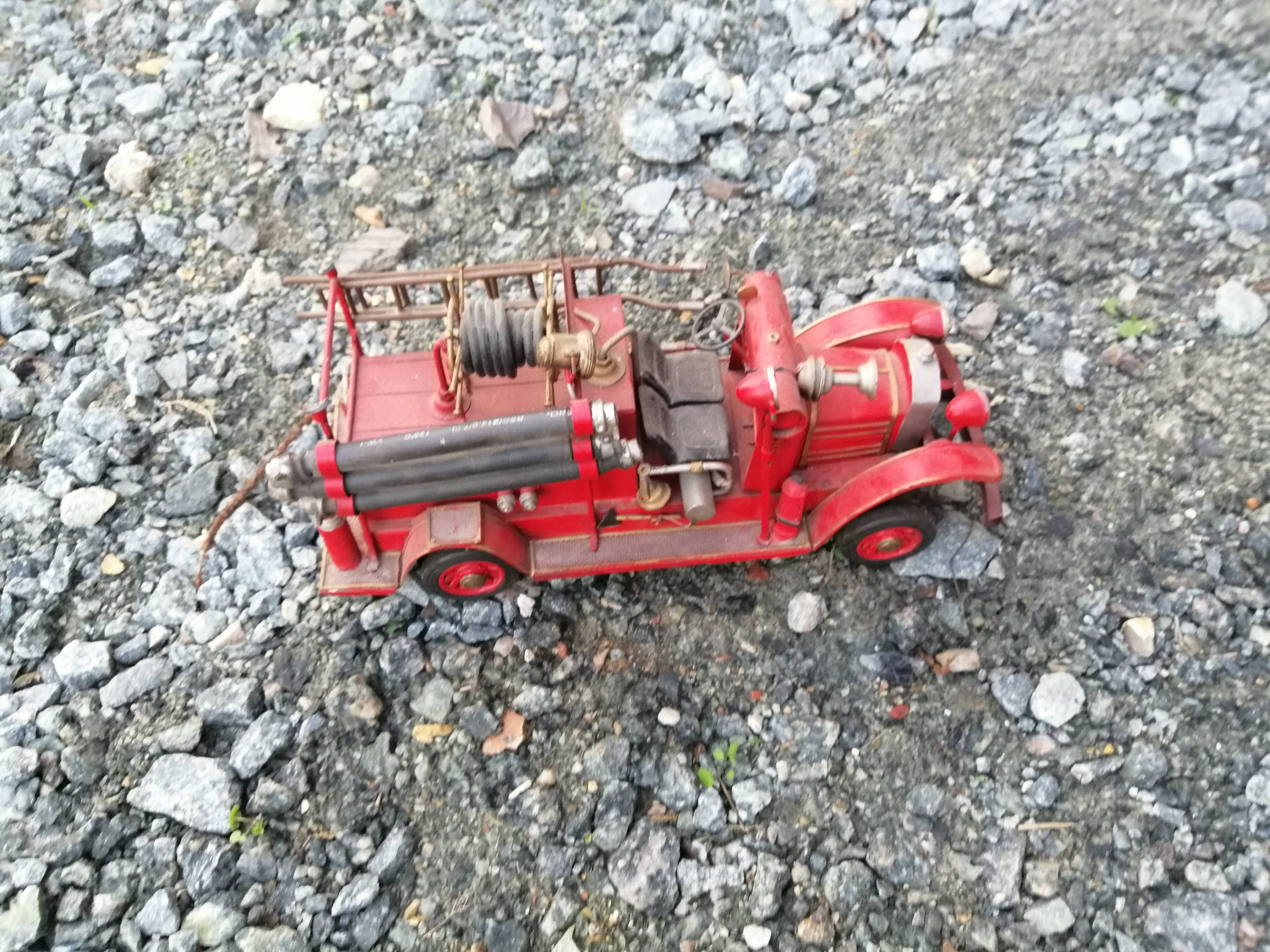 American fire truck from 1930 in sheet steel with all its water lance accessories,