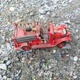 Camion de pompier américain de 1930 en acier tole avev tous ses accessoires lance à eau,