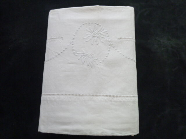 Drap en métis fleur bleue toile de gérardmer brodé  2.30 x 2.80 m