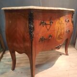 Commode en marquetterie de style Louis XV