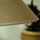 Lampe de table pied chromé et bois vintage