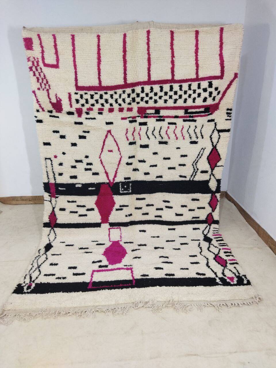 Handmade Moroccan Berber rug 284 x 176 CM