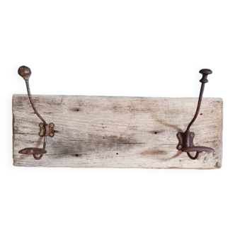 Wooden coat rack with 2 decorative patinated metal hooks