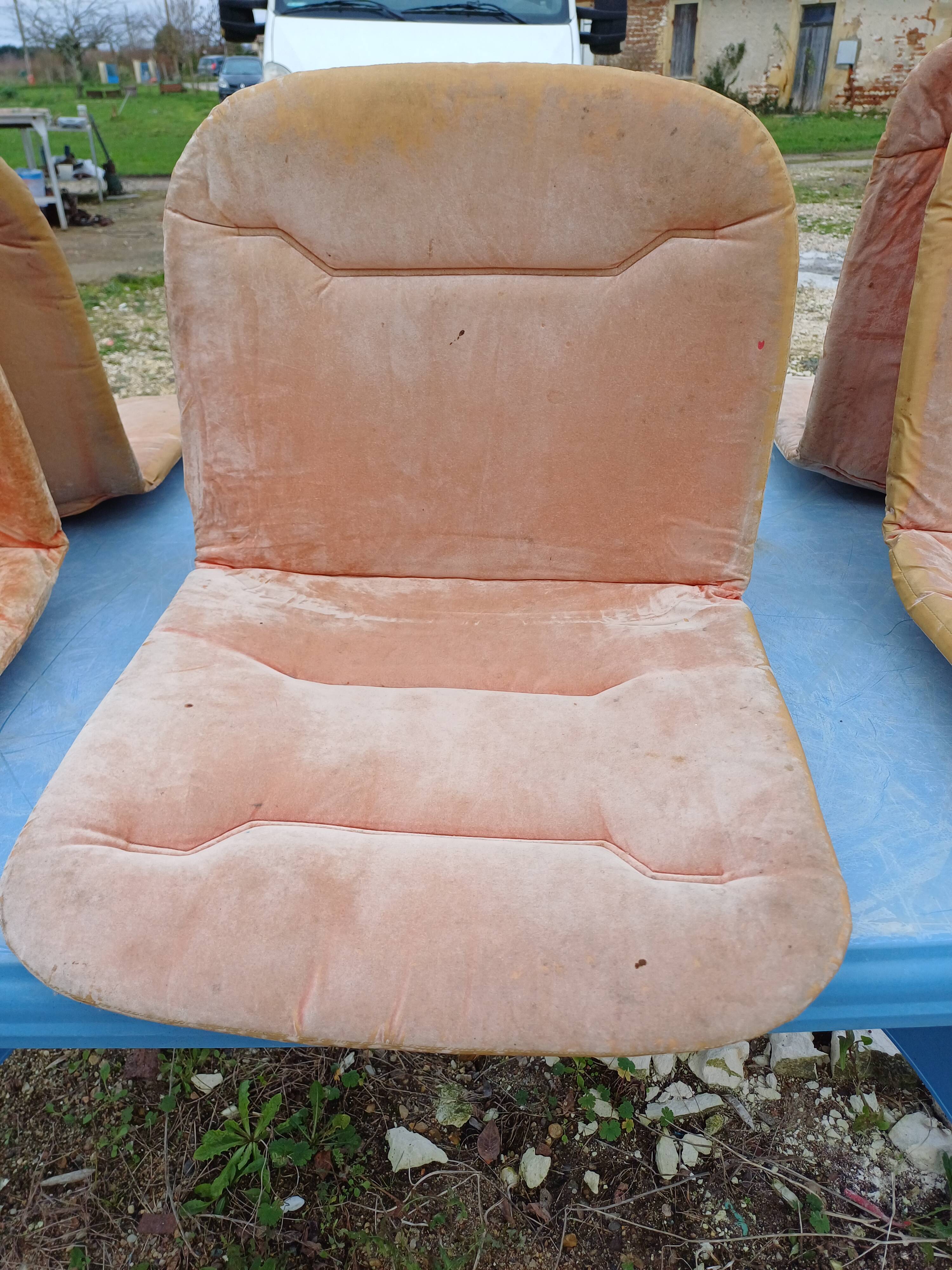 6 vintage Italian chairs from the 70s