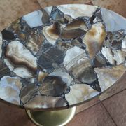 Lot de 2 guéridons en pierre d'aragonite – Pièces uniques de Madagascar