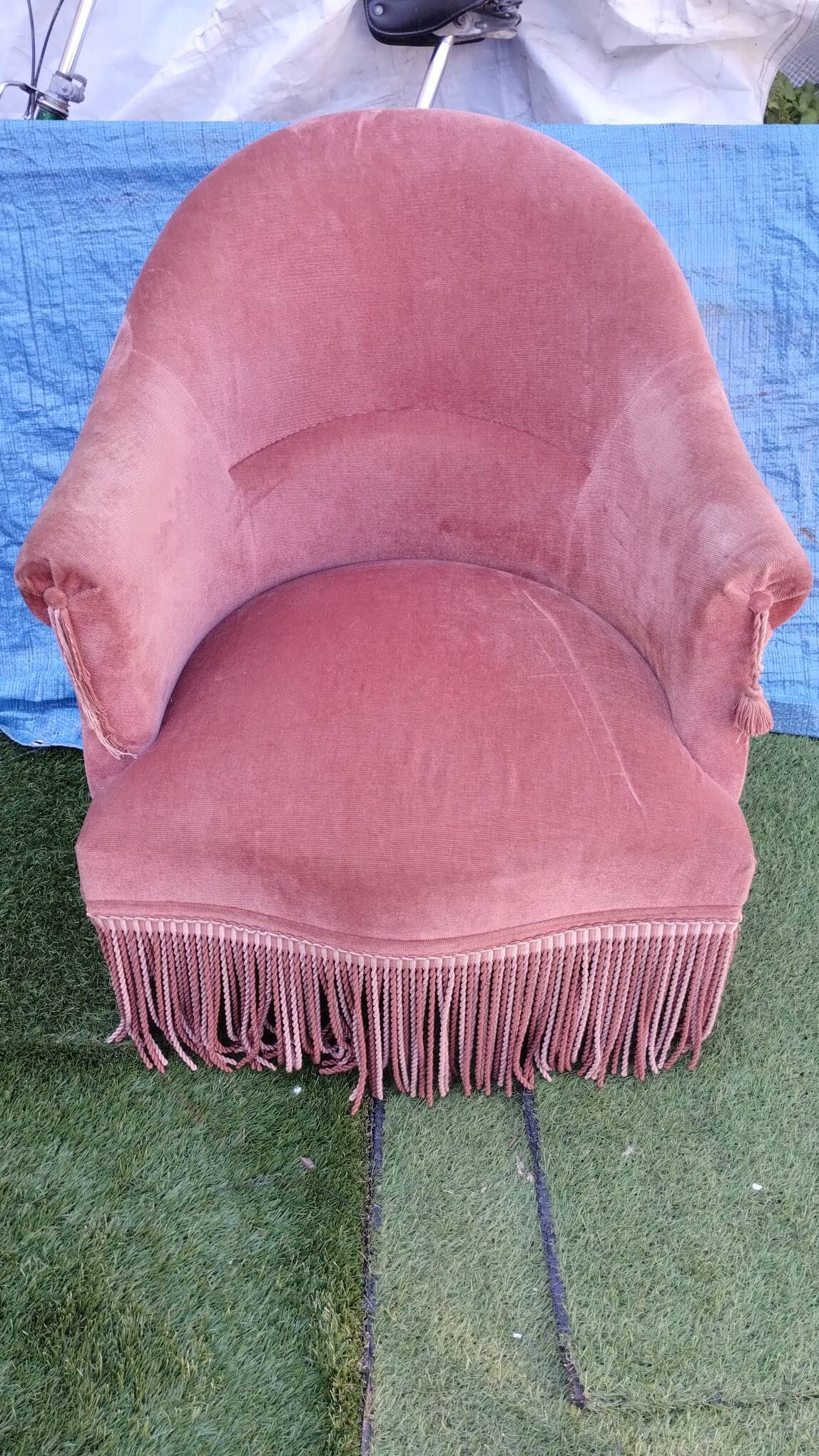Pink toad armchair