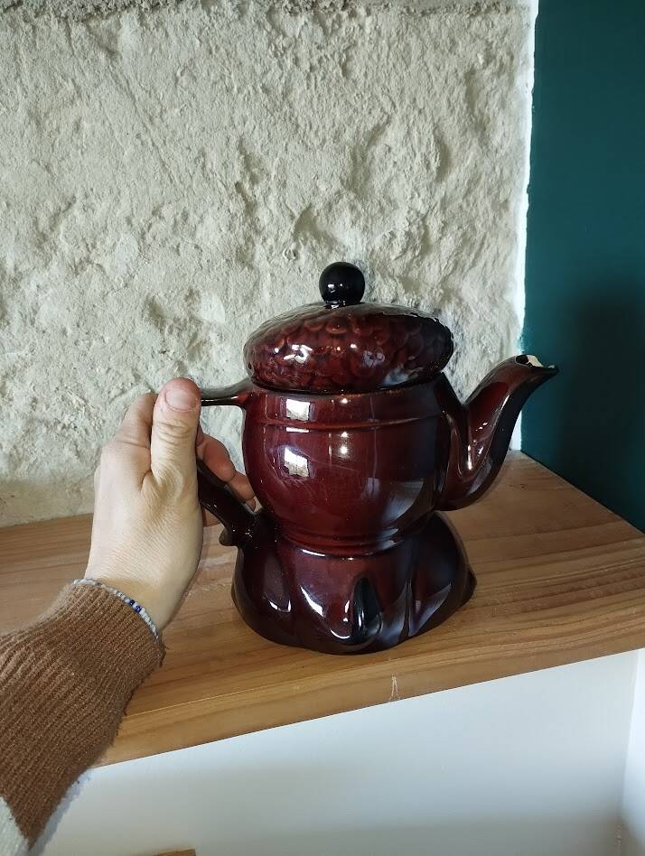 Vintage figurative teapot dog detective – English ceramic – 1960s
