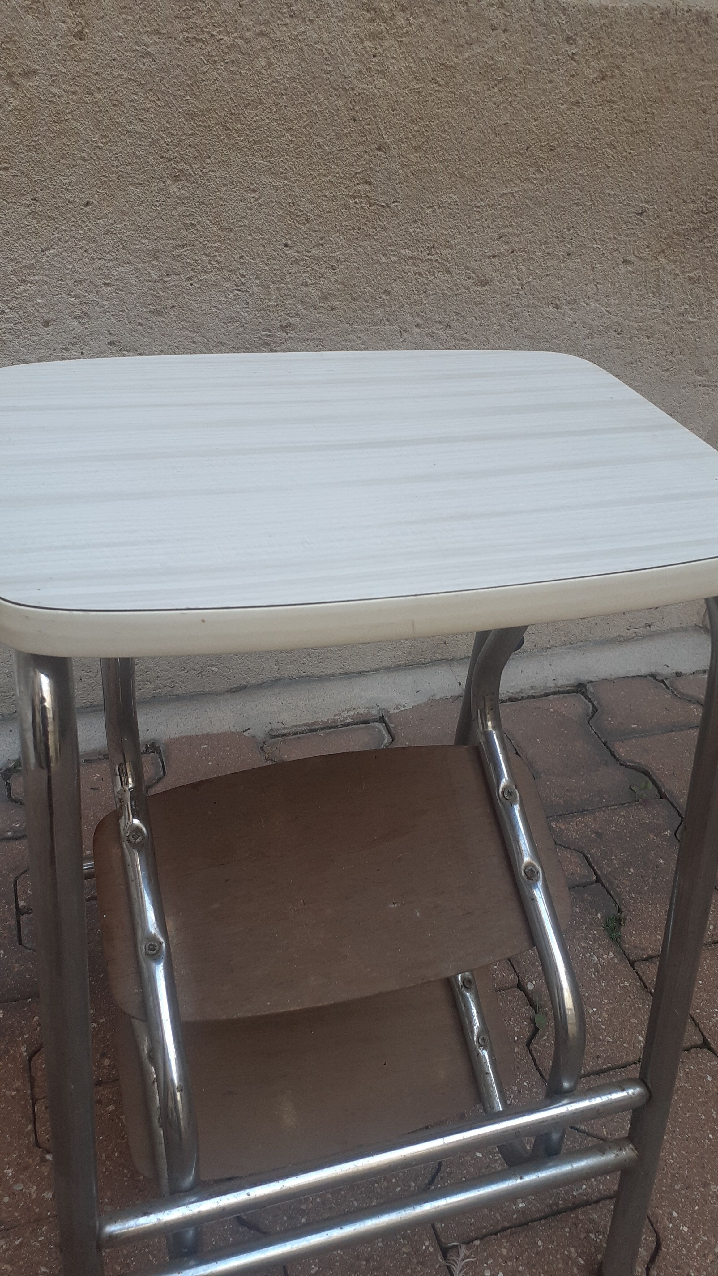 Stepladder stool