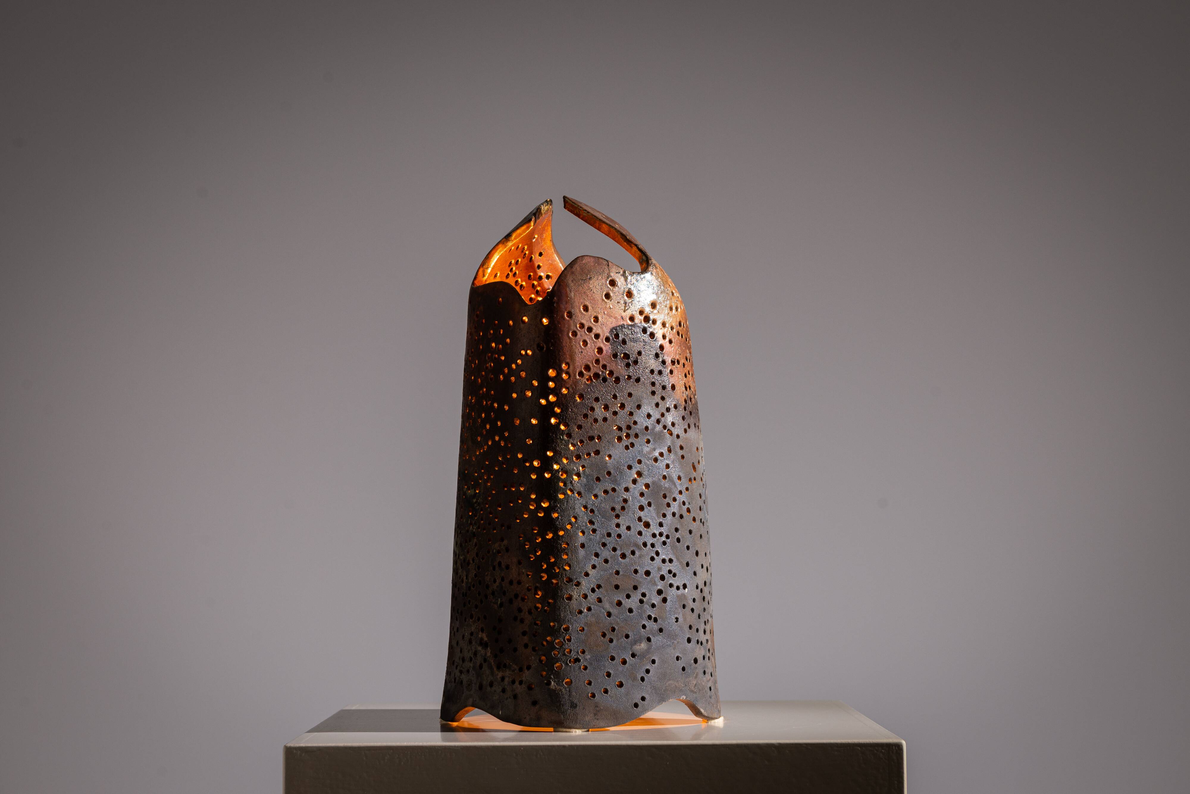 Sculptural ceramic table lamp