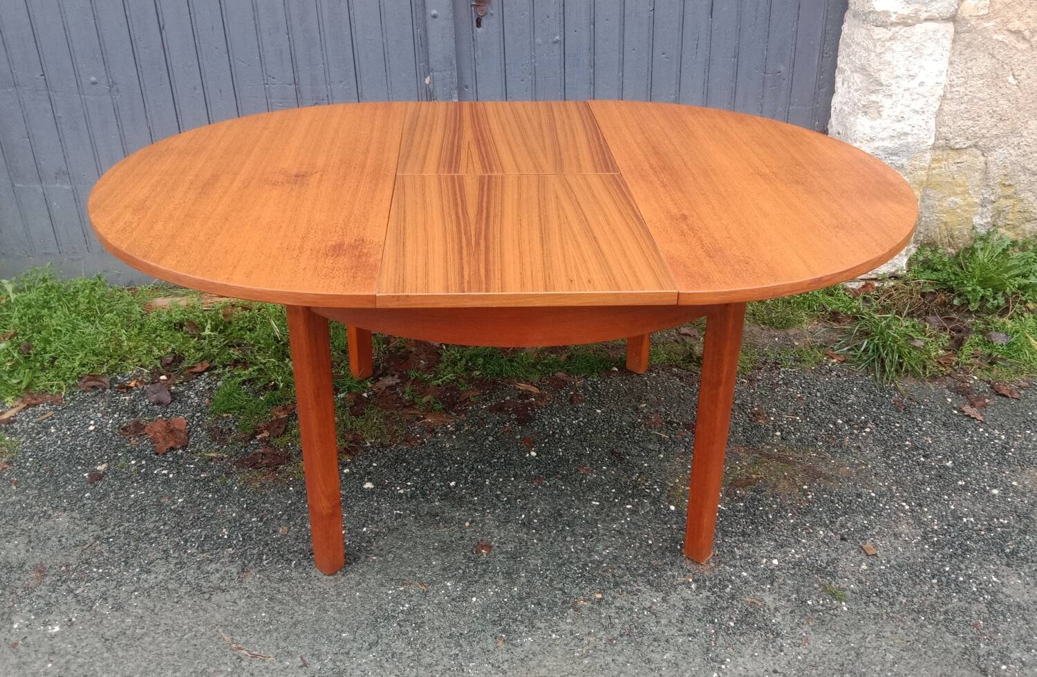 Extendable Scandinavian table