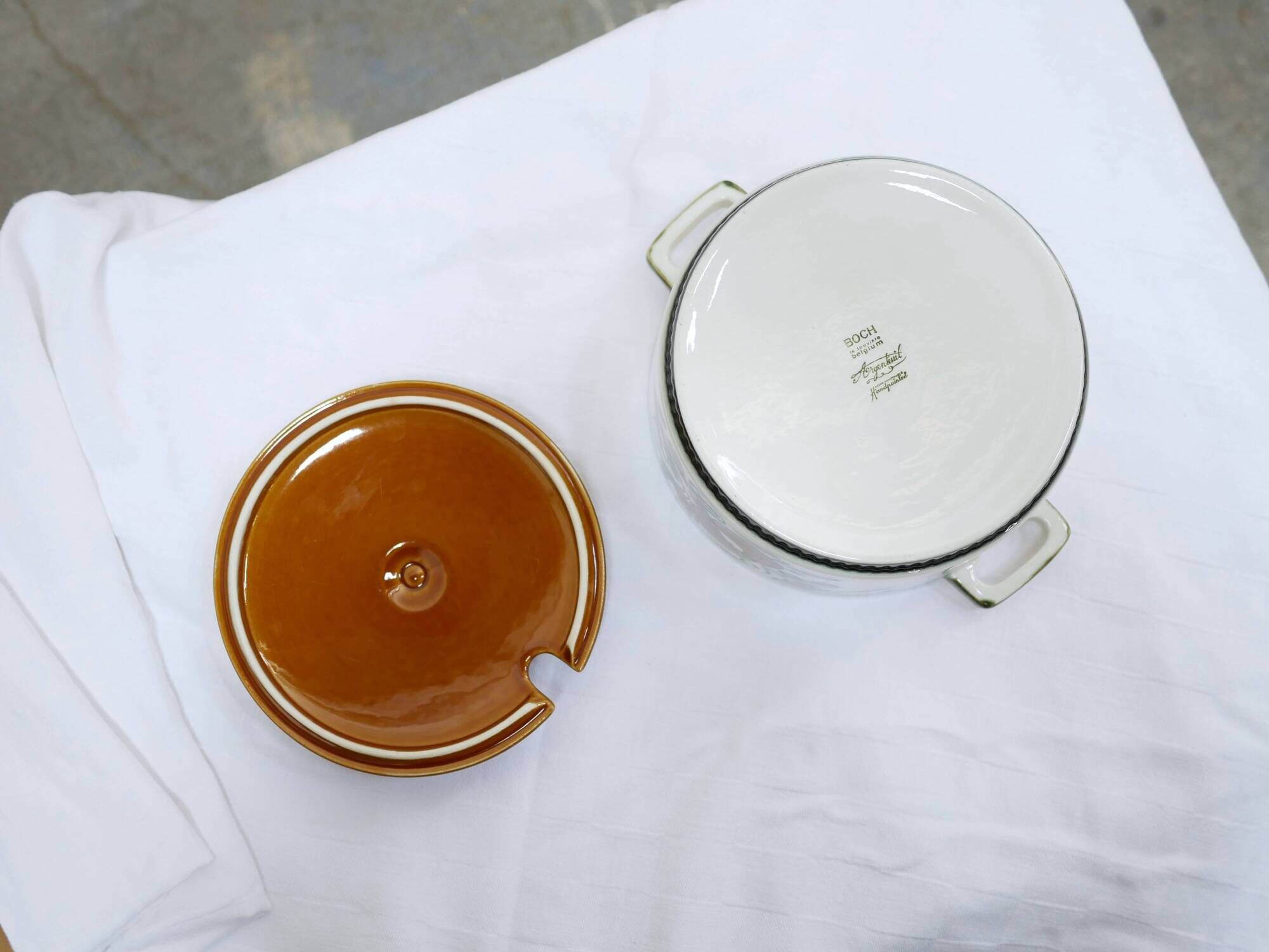 Plat avec couvercle soupière vintage édité par Boch La Louvière
