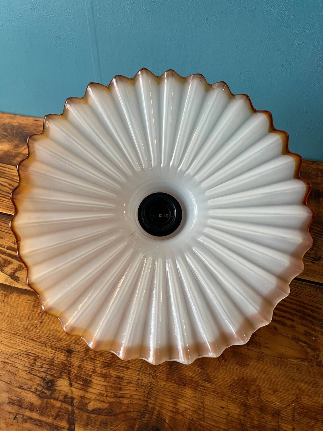 Suspension in thick bubbled murano glass