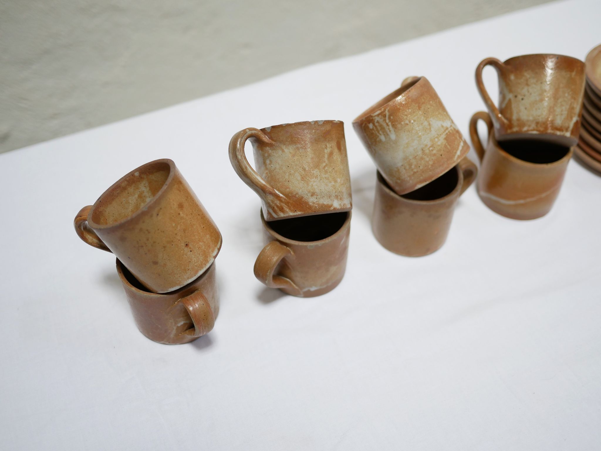 Série de 8 tasses et sous tasses vintage en grès