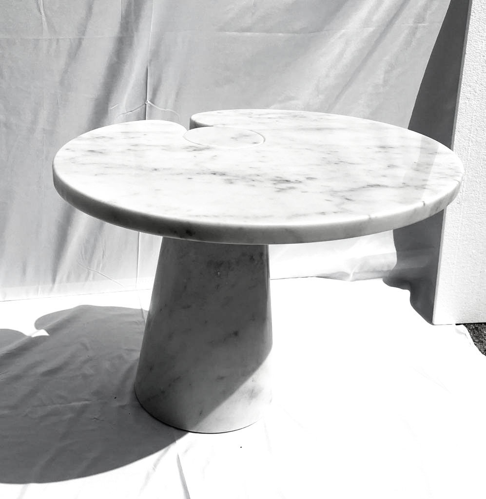 Coffee table in Italian whithe  Carrara marble