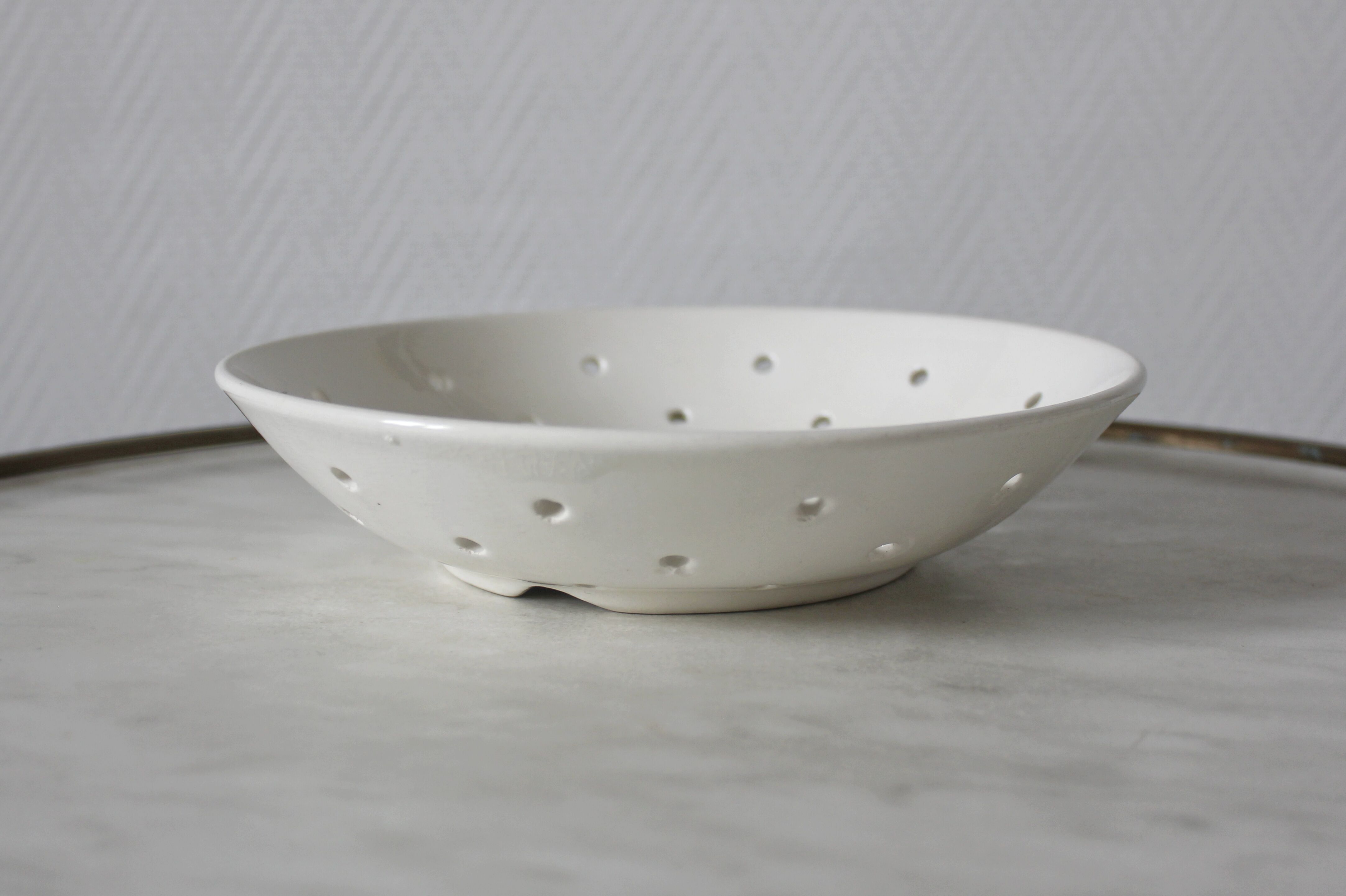 Digoin Sarreguemines earthenware drainer plate