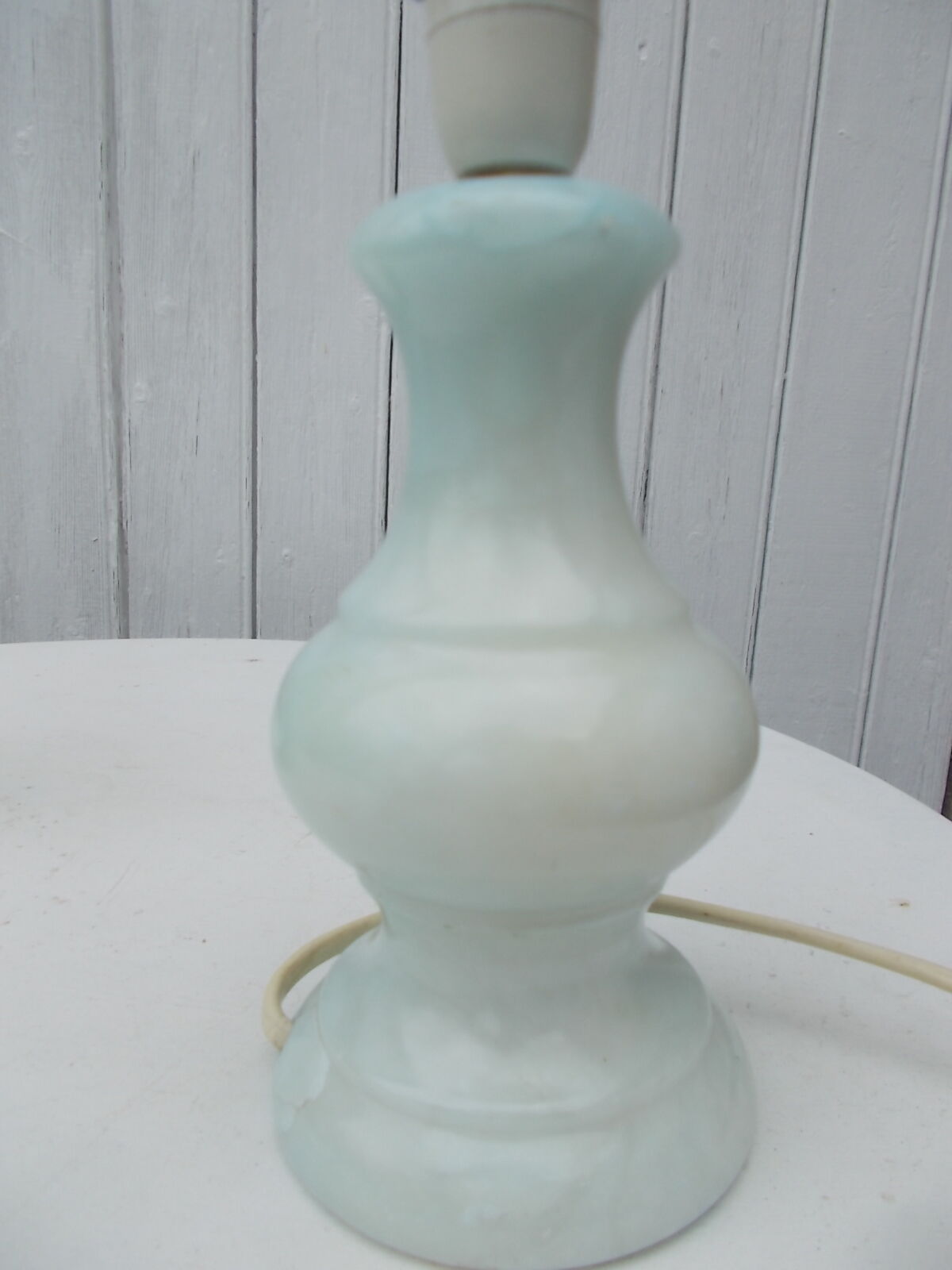 Paire de lampes en albâtre bleu clair