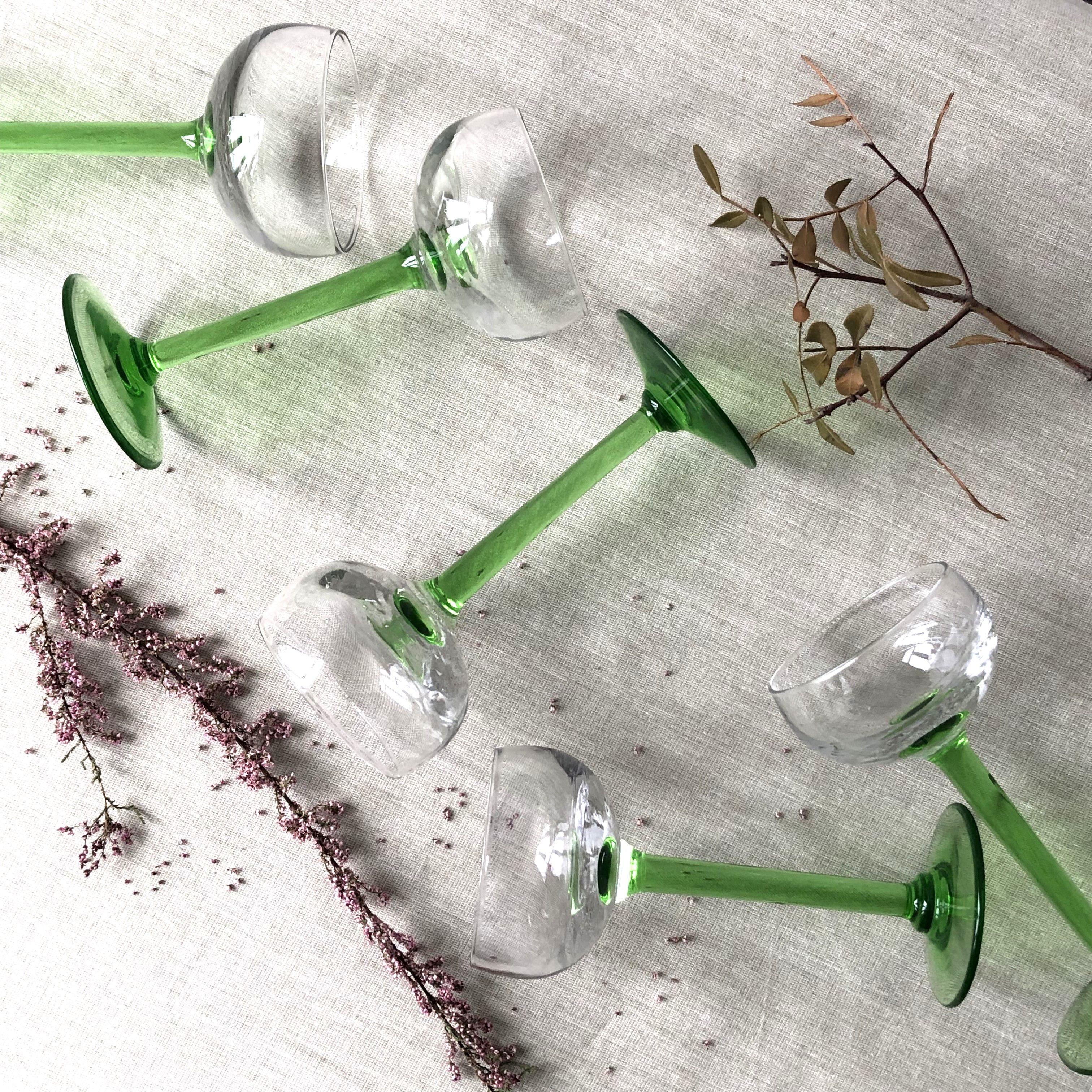Set of 5 white wine glasses of alsace foot green apple retro vintage.