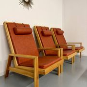 Scandinavian design lounge set in pine with 3 lounge chairs and a table from the 70s.