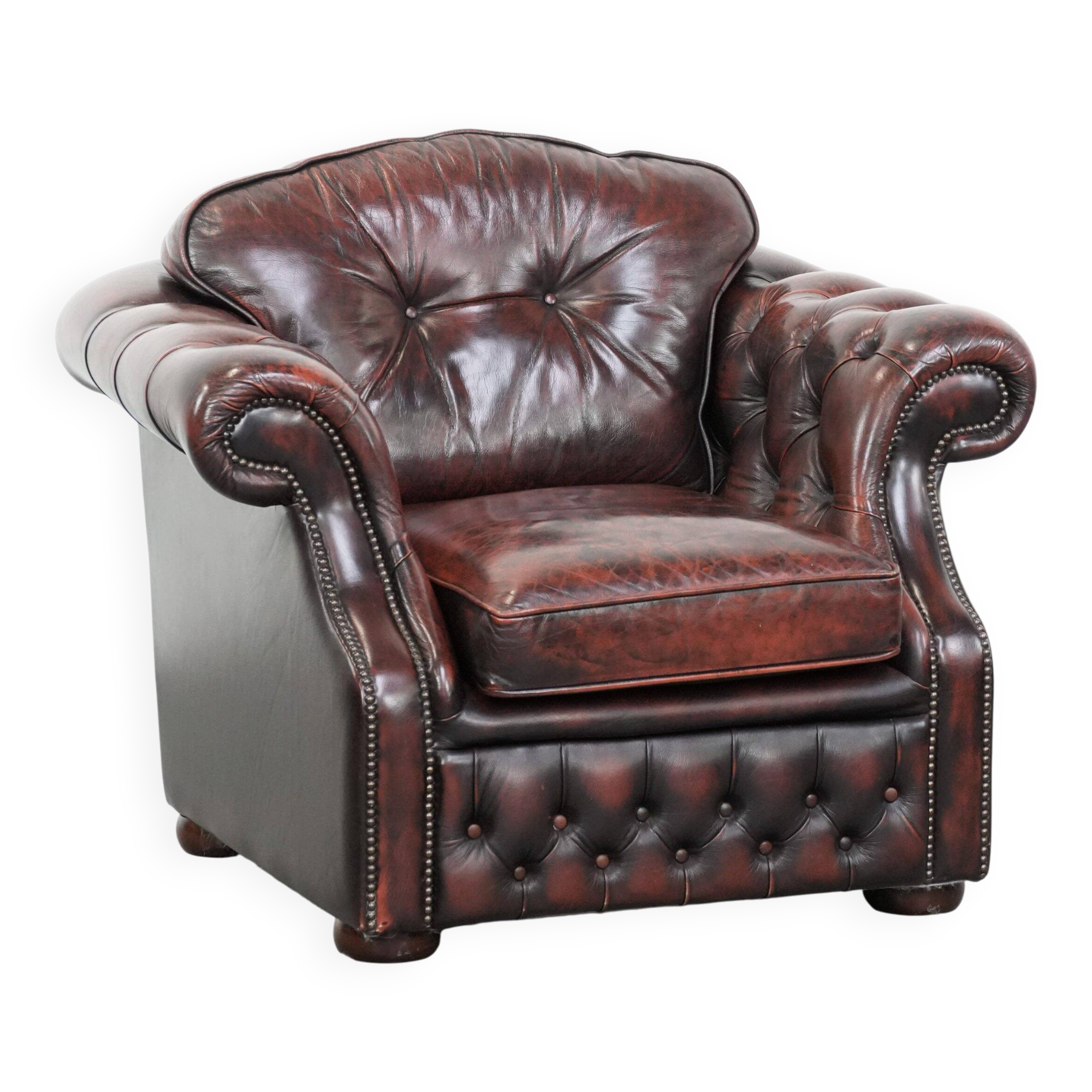 Fauteuil Chesterfield en cuir marbré rouge de style anglais