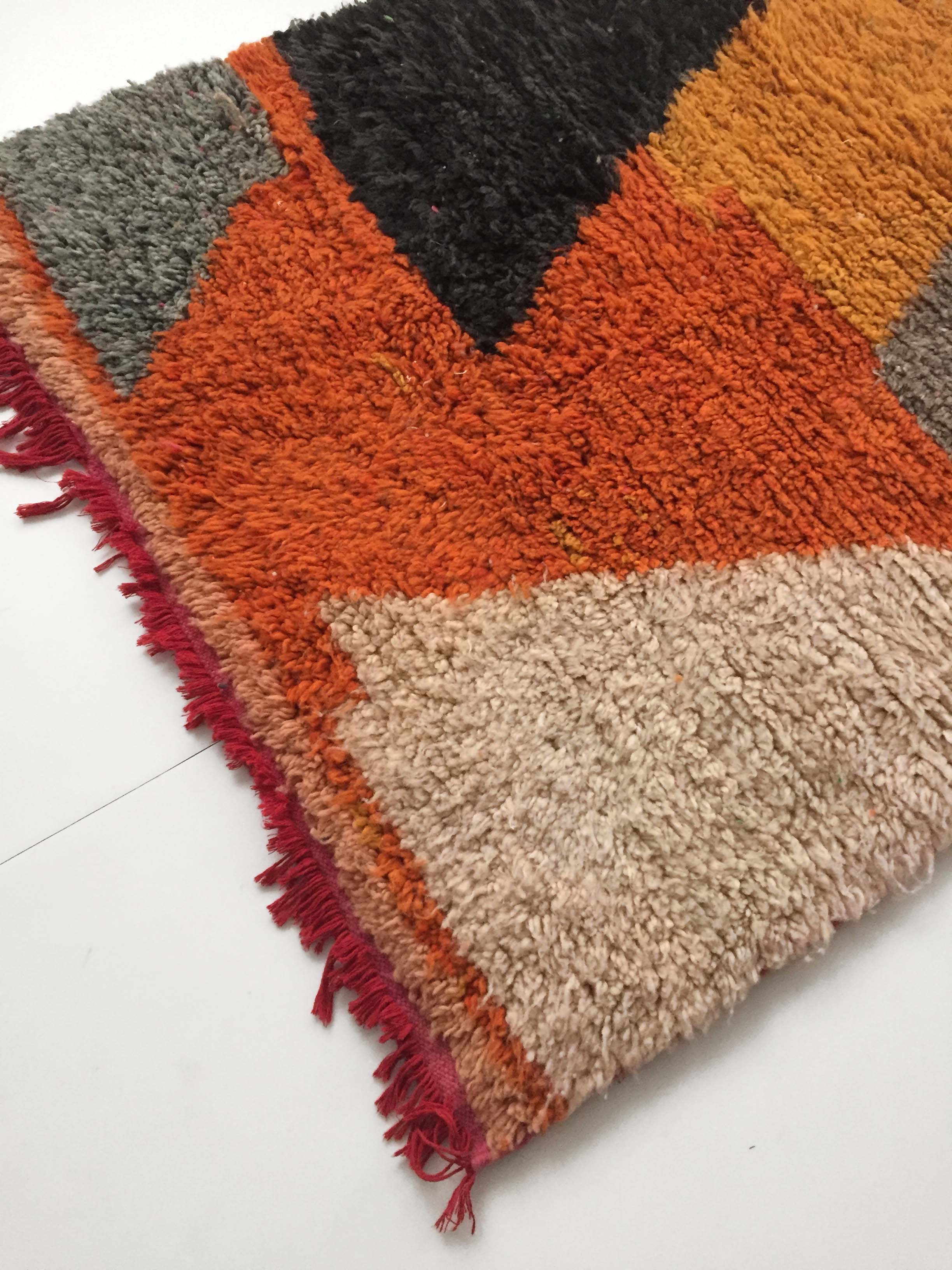 Moroccan Berber boujaad carpet with colored flat areas 193x115cm