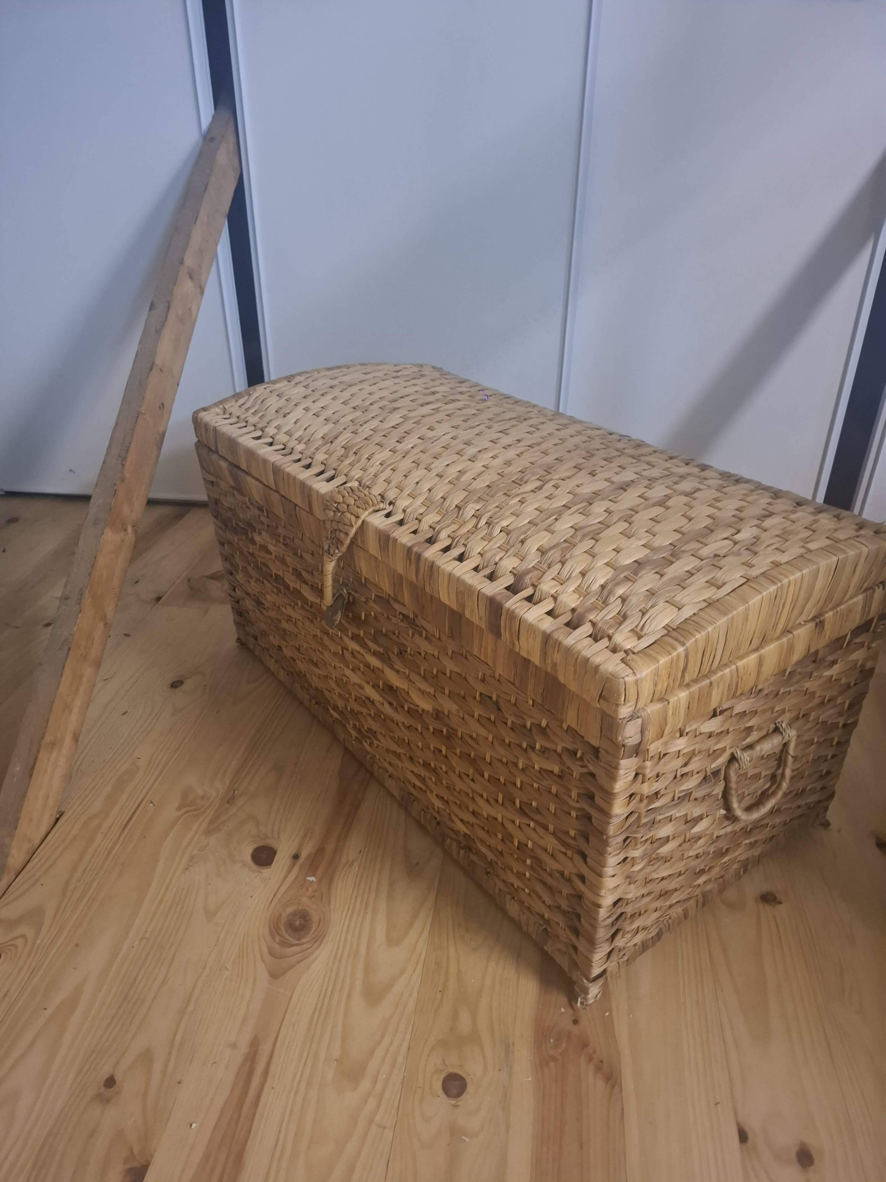 Wicker travel trunk
