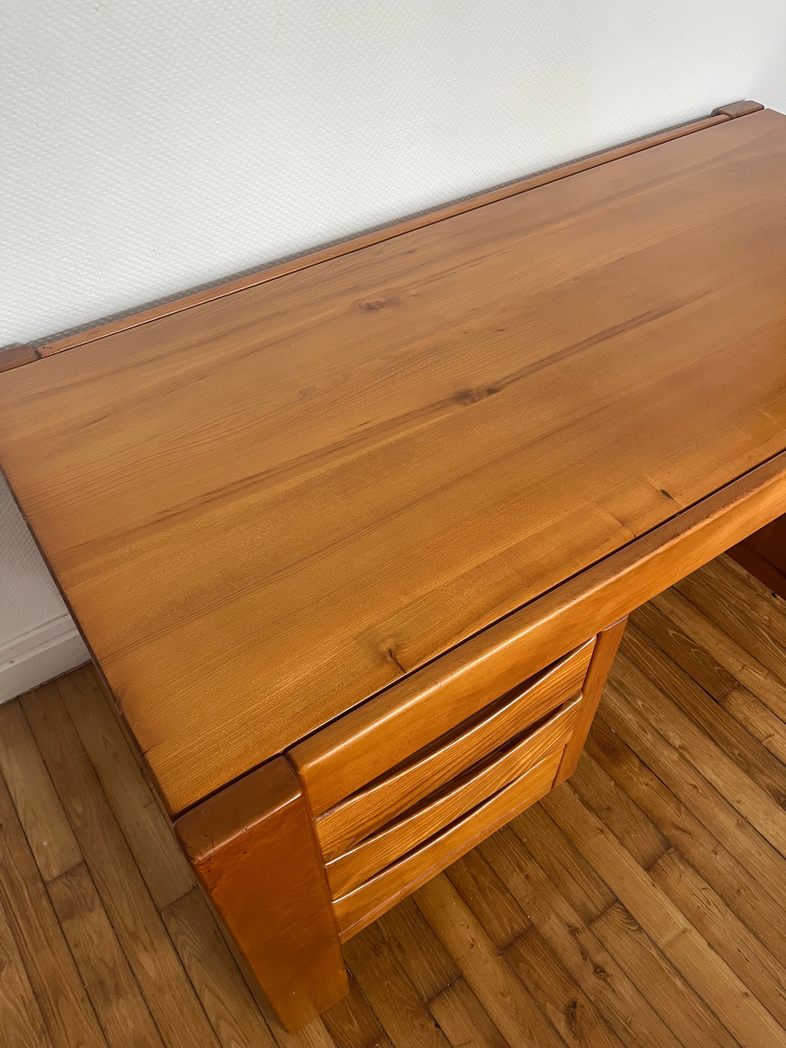 Bureau en orme de la Maison Regain
