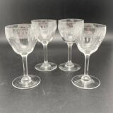 Aperitif glasses with rounded chiseled patterns