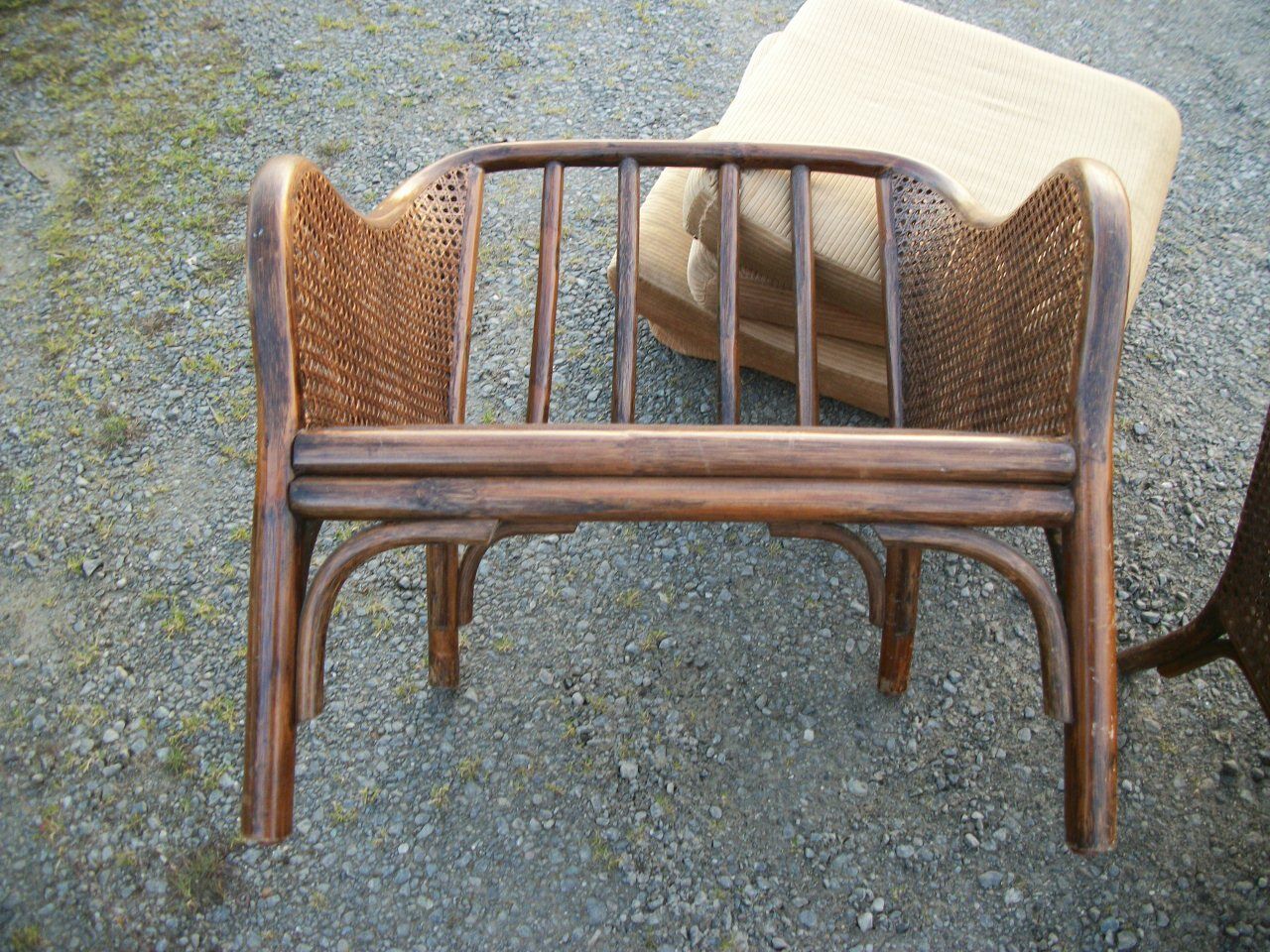 Pair of low rattan shepherdesses