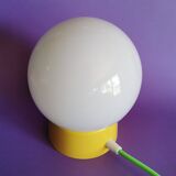 Lampe salon chevet bureau vintage opaline blanche "Jaune"