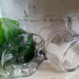 Deux pichets en verre soufflé vintages
