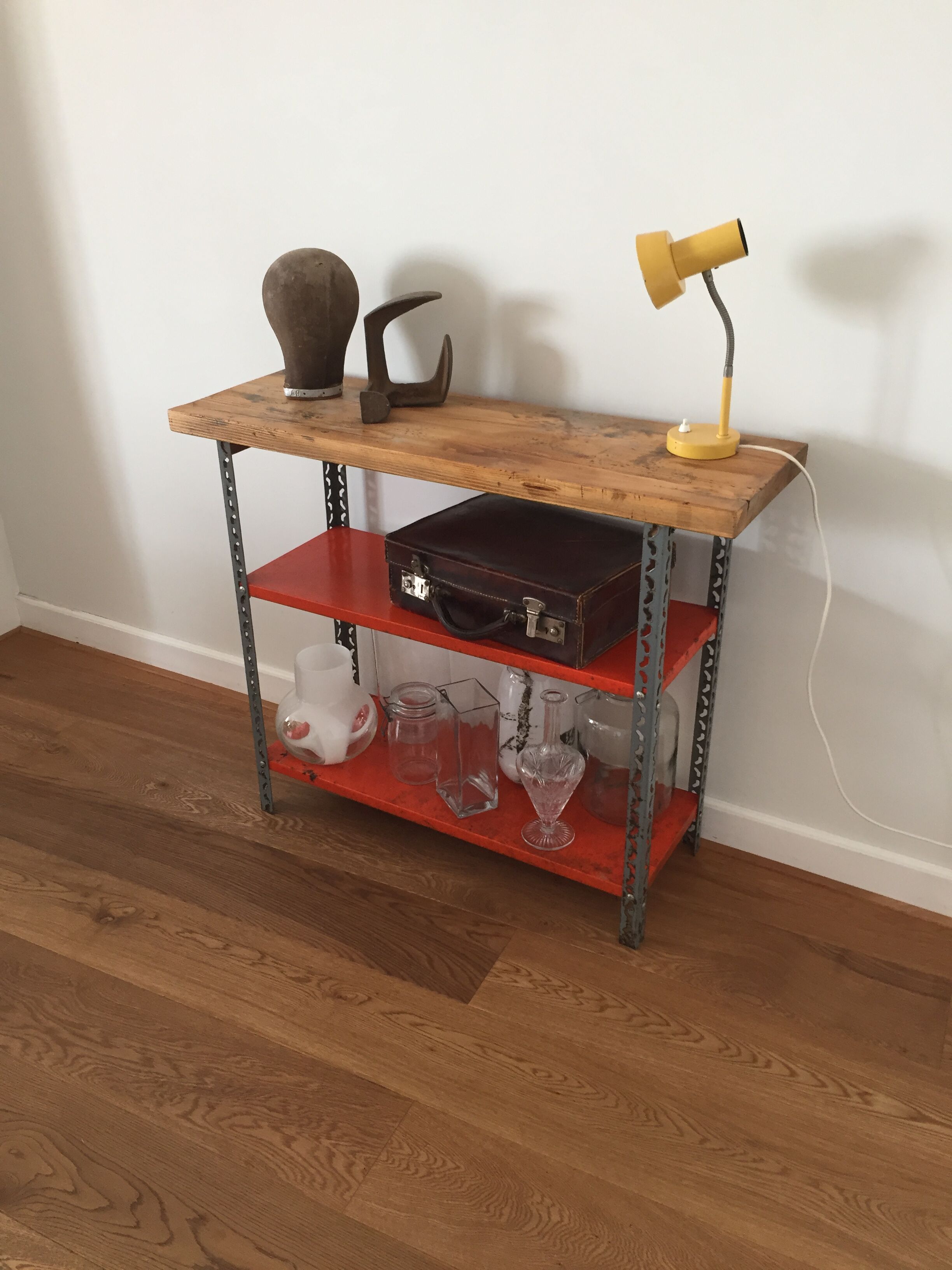 Console / industrial shelf