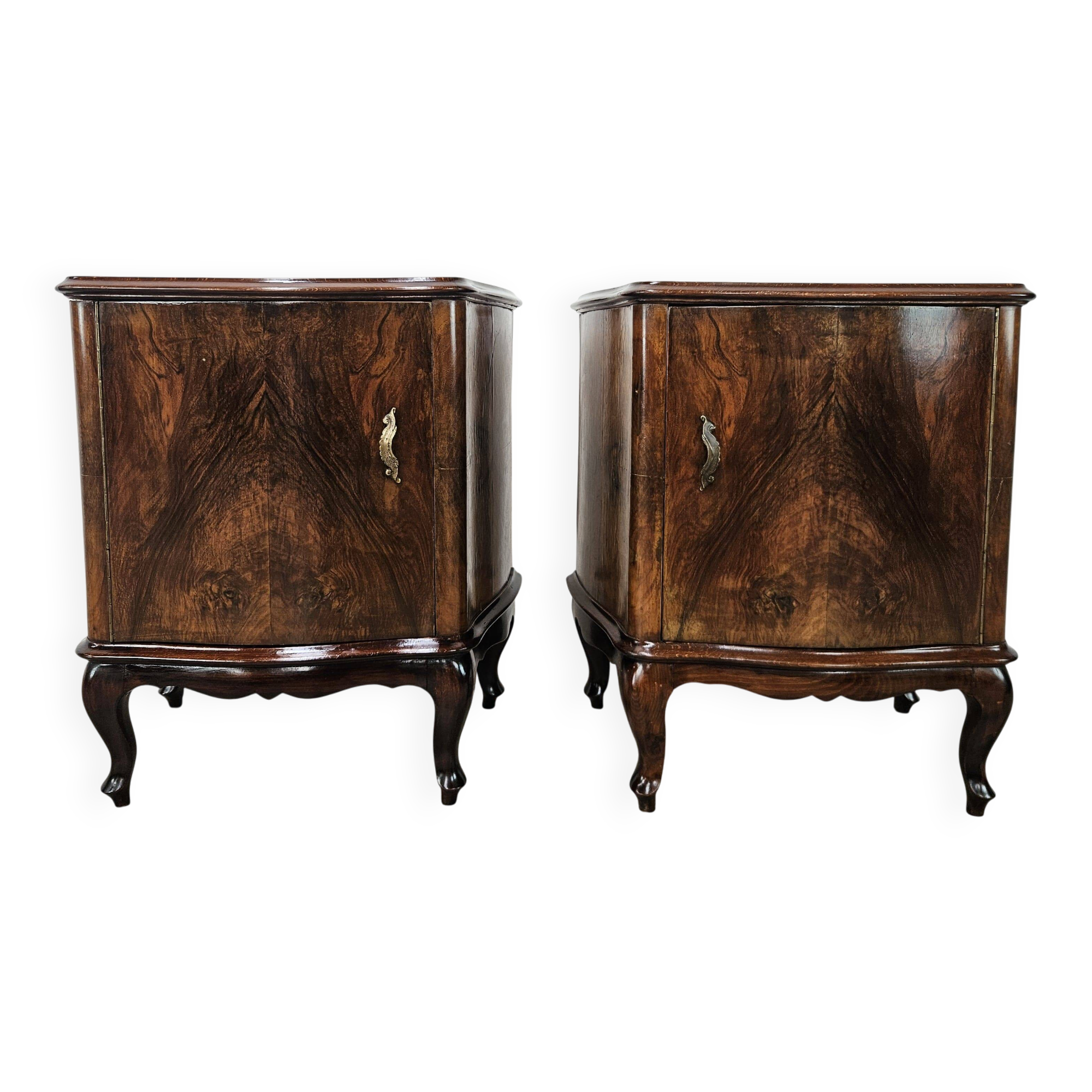 Pair of 1940s Chippendale bedside tables in walnut burl
