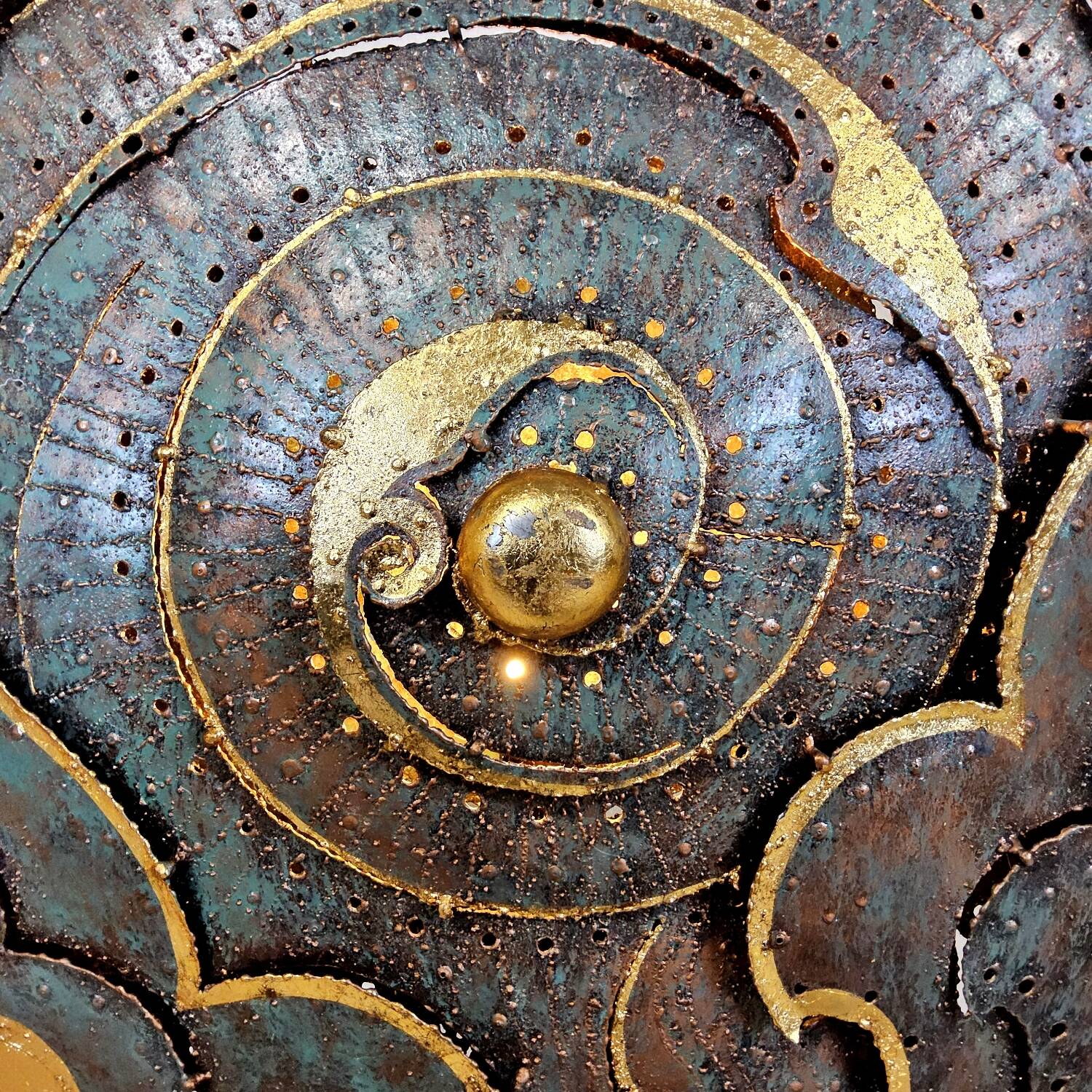 Unique large metal Thai art sculpture floor lamp goldleaf