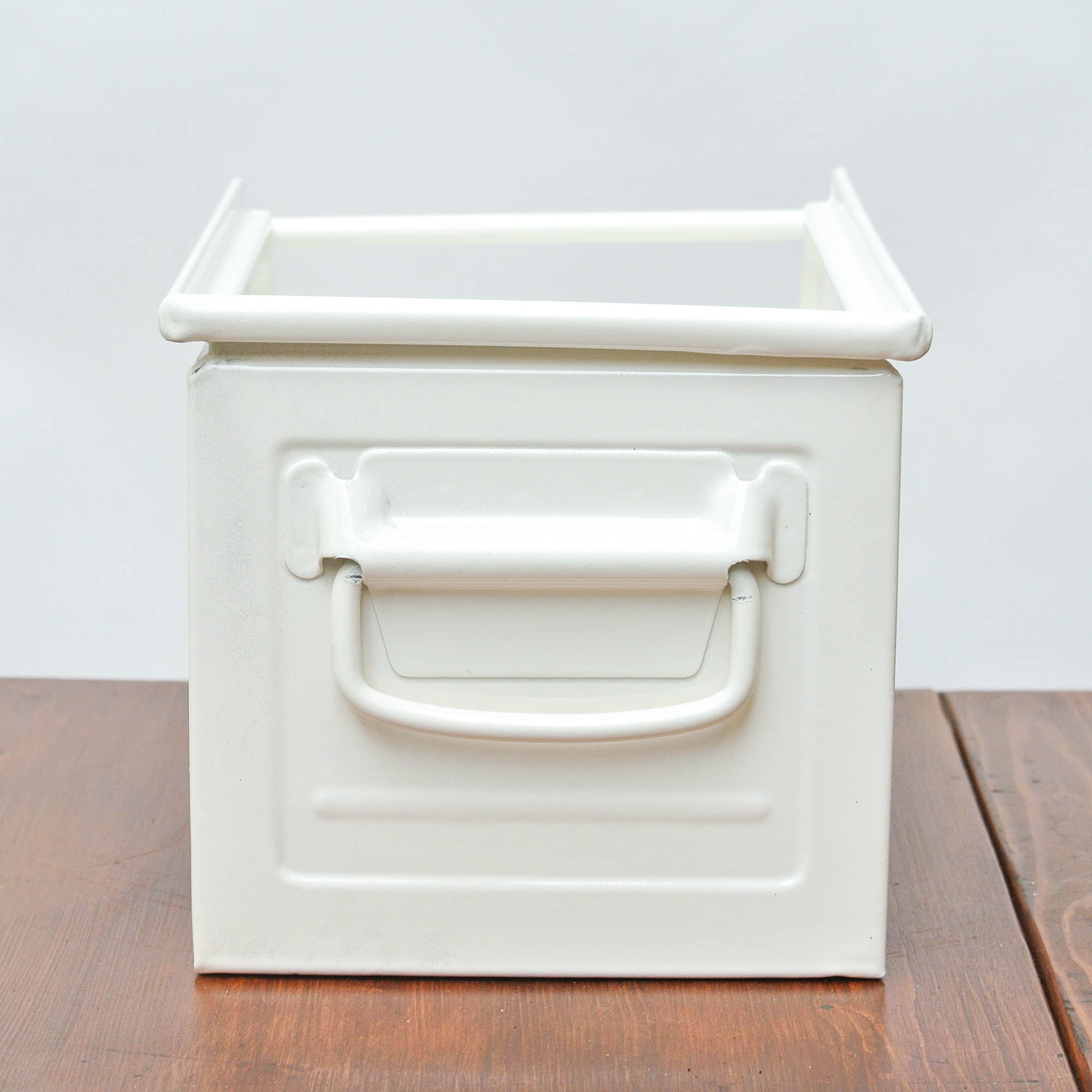 Caisse schafer blanc crème restaurée