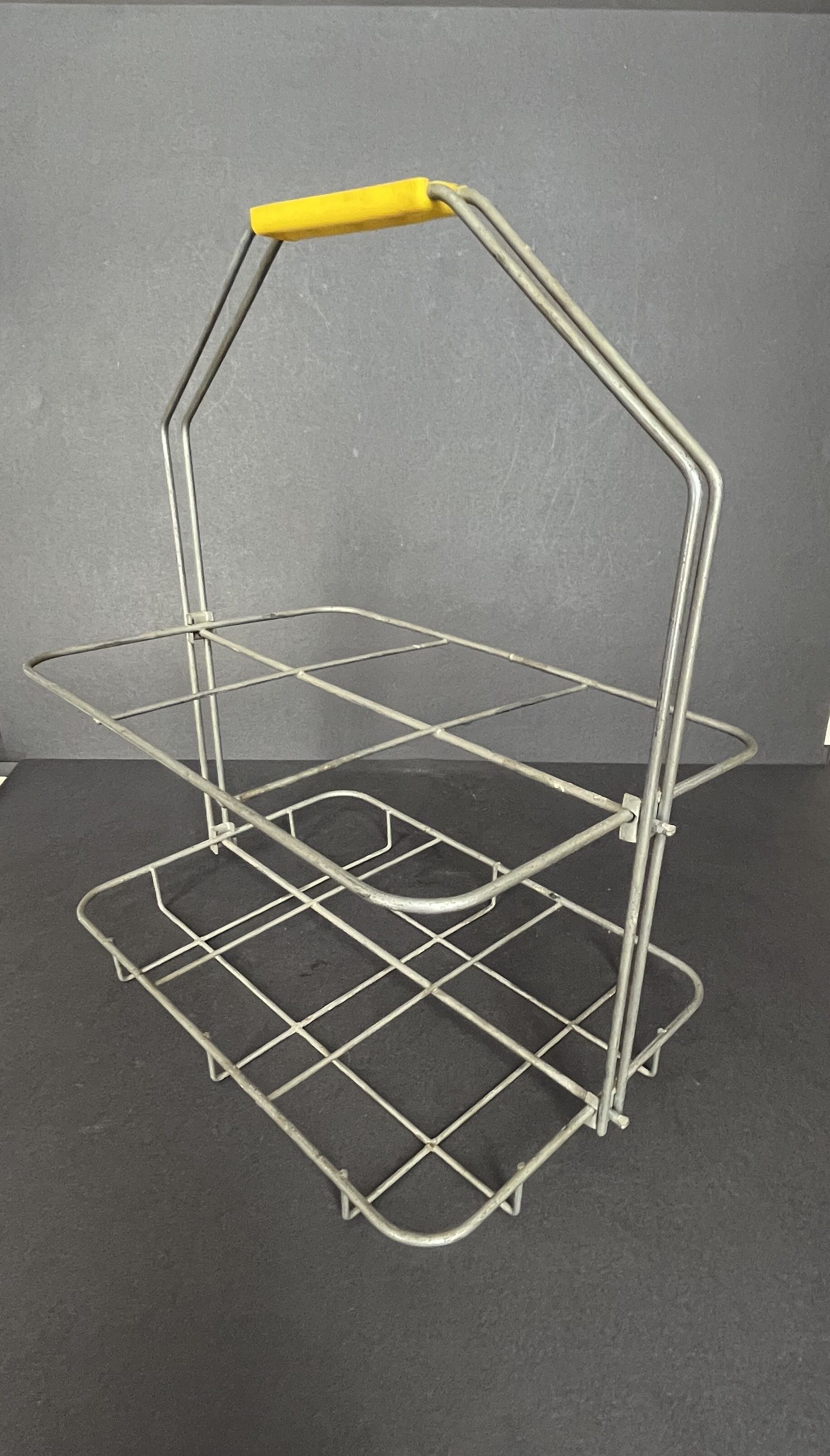 Porte bouteilles métallique vintage