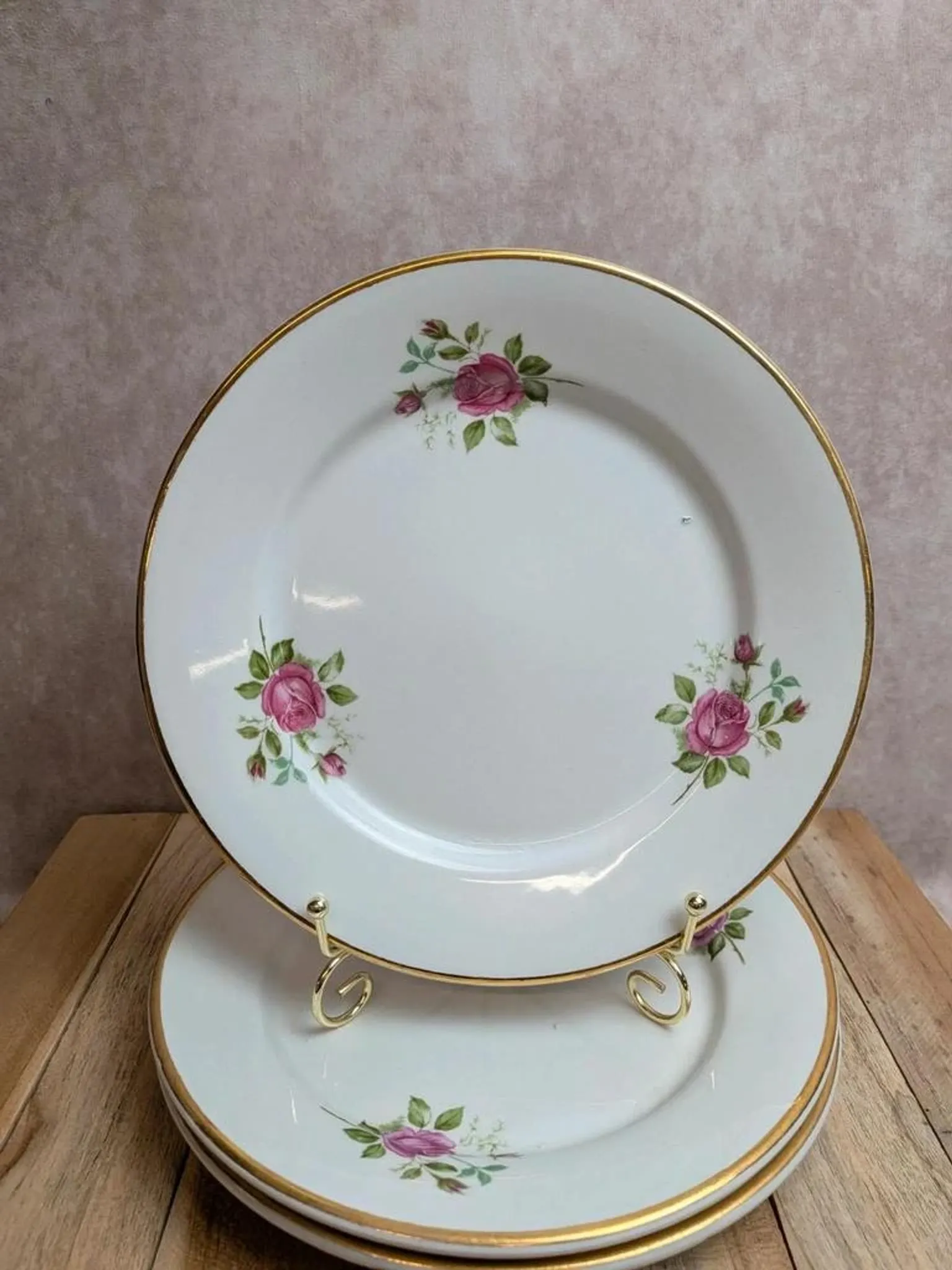Set of 3 flat plates in fine earthenware from Gien – Rose decoration and gold rim – Vintage