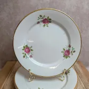 Set of 3 flat plates in fine earthenware from Gien – Rose decoration and gold rim – Vintage