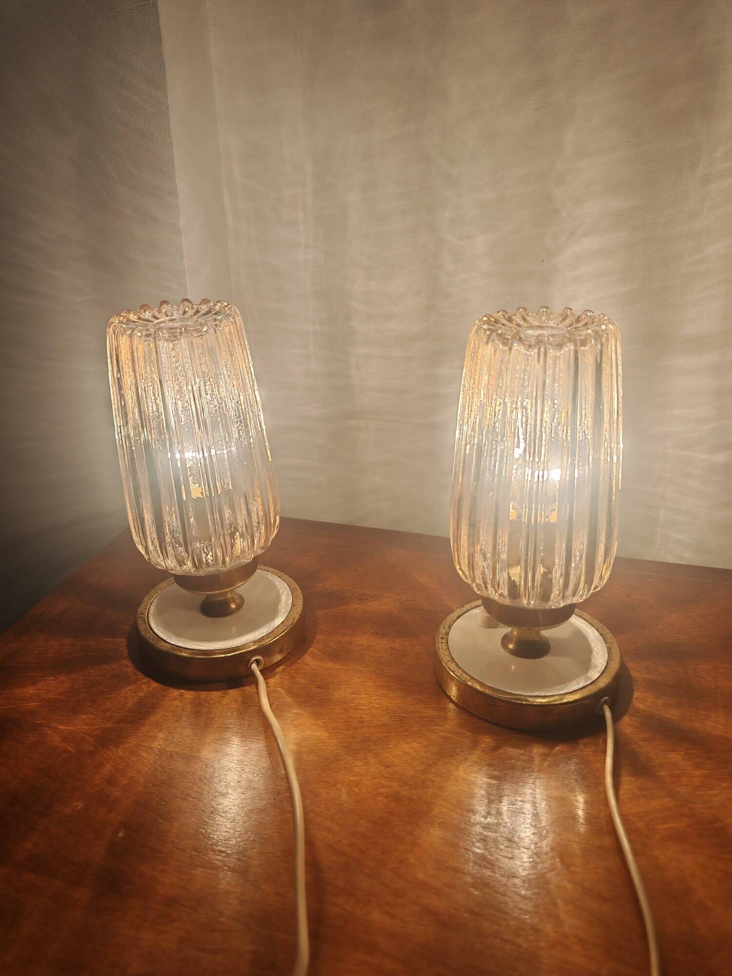 Pair of vintage 70s bedside lamps – Brushed brass, enamel & ribbed glass
