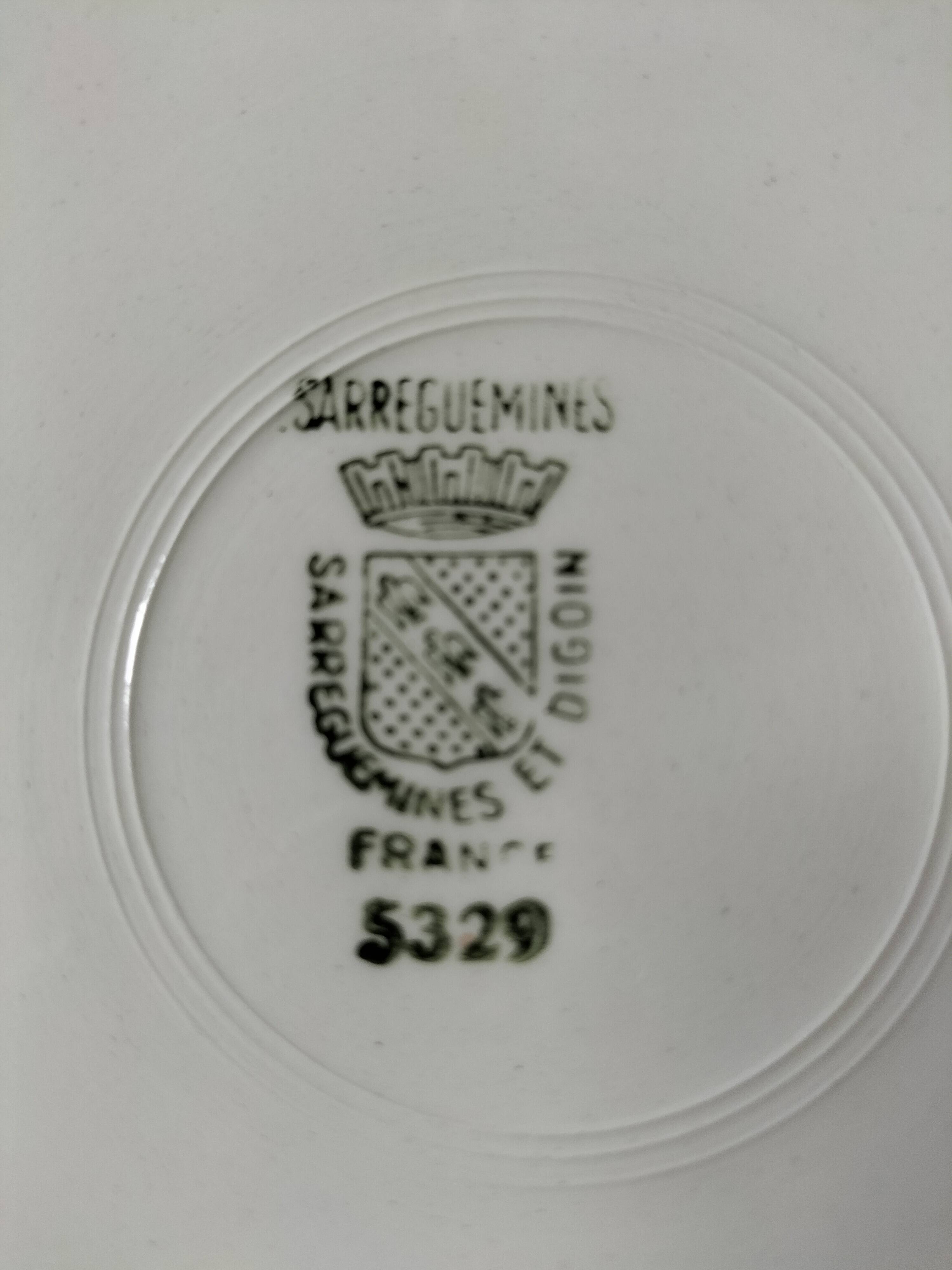 8 vintage flat plates Sarreguemines Digoin model 5329