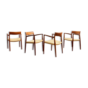 4 chaises par Niels O.